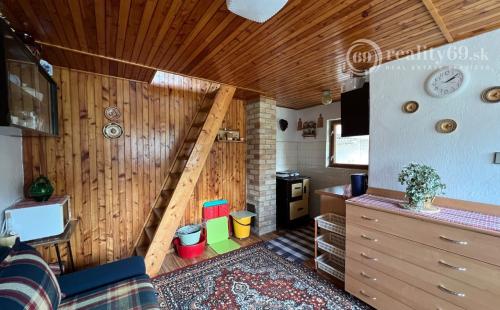 KOSTOĽANY NAD HORNÁDOM - POSCHODOVÁ CHATA, UPRAVENÝ POZEMOK