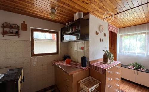 KOSTOĽANY NAD HORNÁDOM - POSCHODOVÁ CHATA, UPRAVENÝ POZEMOK