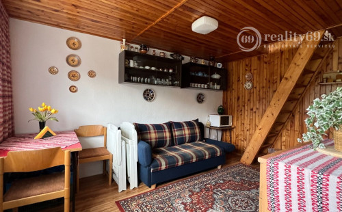 KOSTOĽANY NAD HORNÁDOM - POSCHODOVÁ CHATA, UPRAVENÝ POZEMOK