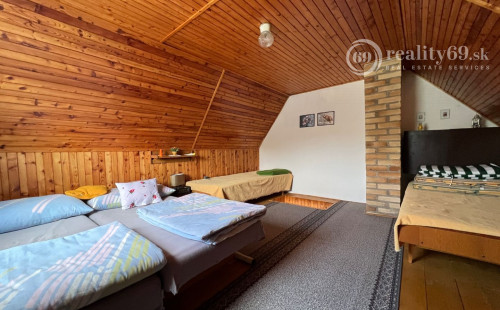 KOSTOĽANY NAD HORNÁDOM - POSCHODOVÁ CHATA, UPRAVENÝ POZEMOK