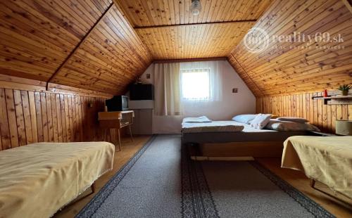 KOSTOĽANY NAD HORNÁDOM - POSCHODOVÁ CHATA, UPRAVENÝ POZEMOK