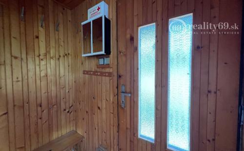 KOSTOĽANY NAD HORNÁDOM - POSCHODOVÁ CHATA, UPRAVENÝ POZEMOK