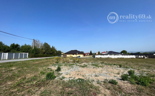 REZERVOVANÉ - BENIAKOVCE - POZEMOK NA ZAČIATKU OBCE 500 M2 - NOVÁ LOKALITA