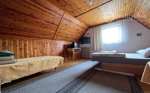 KOSTOĽANY NAD HORNÁDOM - POSCHODOVÁ CHATA, UPRAVENÝ POZEMOK