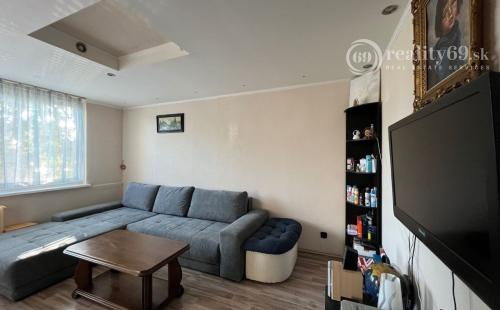 TERASA - HUMENSKÁ 3 IZBOVÝ PEKNÝ BYT 1/8 POSCHODIE, 66M2 ČIASTOĆNÁ REKONŠTRUKCIA