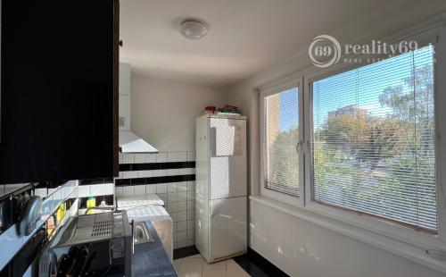 TERASA - HUMENSKÁ 3 IZBOVÝ PEKNÝ BYT 1/8 POSCHODIE, 66M2 ČIASTOĆNÁ REKONŠTRUKCIA