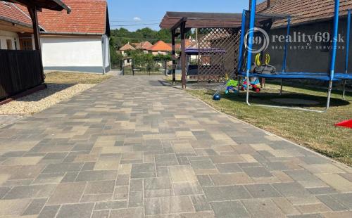 MAĎARSKO - ENCS - PEKNÝ RD ROZDELENÝ NA TRI ČASTI