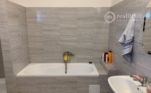 MAĎARSKO - NOVAJIDRÁNY 5 IZBOVÝ DOM PO REKONŠTRUKCII, POZEMOK 863 M2