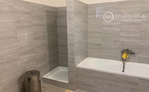 MAĎARSKO - NOVAJIDRÁNY 5 IZBOVÝ DOM PO REKONŠTRUKCII, POZEMOK 863 M2