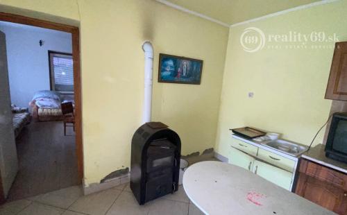 MAĎARSKO - SZENDRO 3 IZBOVÝ RODINNÝ DOM S VERANDOU