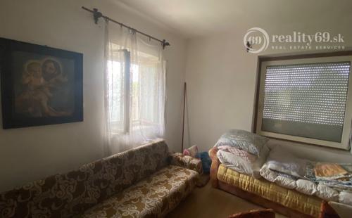 MAĎARSKO - SZENDRO 3 IZBOVÝ RODINNÝ DOM S VERANDOU