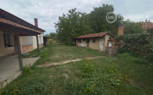 MAĎARSKO - SZENDRO 3 IZBOVÝ RODINNÝ DOM S VERANDOU