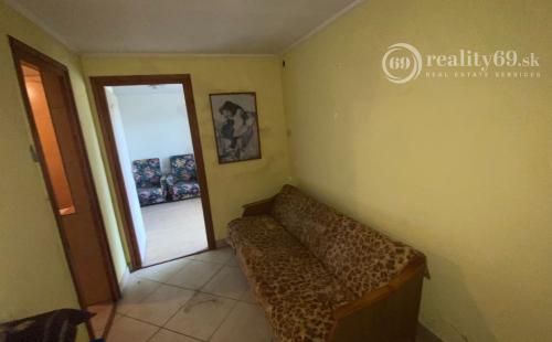 MAĎARSKO - SZENDRO 3 IZBOVÝ RODINNÝ DOM S VERANDOU