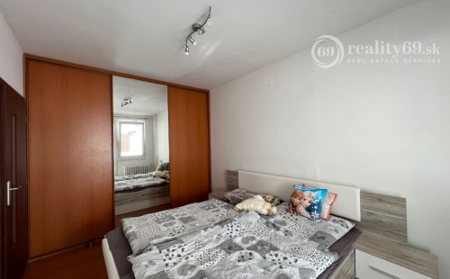 ŤAHANOVCE - ČÍNSKA PEKNÝ 3 IZBOVÝ BYT 79 M2, LODŽIA.