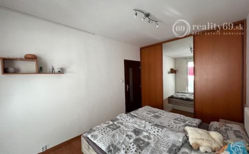 ŤAHANOVCE - ČÍNSKA PEKNÝ 3 IZBOVÝ BYT 79 M2, LODŽIA.