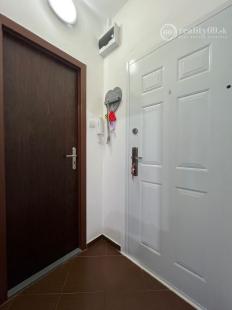 ŤAHANOVCE - ČÍNSKA PEKNÝ 3 IZBOVÝ BYT 79 M2, LODŽIA.