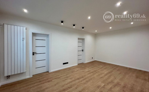 SUPER CENA - TERASA - TRIEDA SNP - 3 IZBOVÝ SUPER MODERNÝ BYT 57 M2, UZAVRETÁ LODŽIA, KLIMATIZÁCIA, PRÁČKA