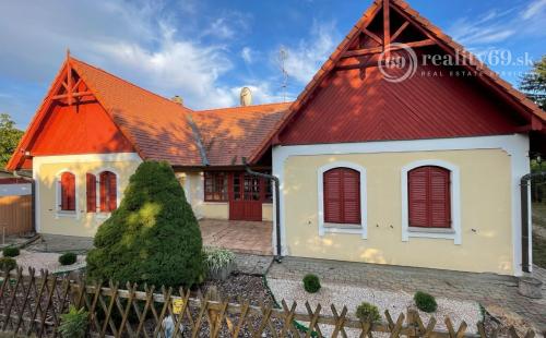 MAĎARSKO - VEZSENY - SZOLNOK - 4 IZBOVÝ RD PRI TISZE SUPER STAV.