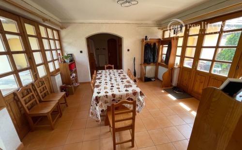 MAĎARSKO - VEZSENY - SZOLNOK - 4 IZBOVÝ RD PRI TISZE SUPER STAV.