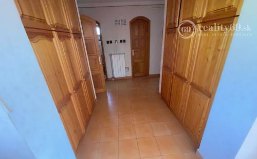 MAĎARSKO - VEZSENY - SZOLNOK - 4 IZBOVÝ RD PRI TISZE SUPER STAV.