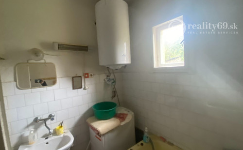 MAĎARSKO - SZALONNA PEKNÝ 3 IZBOVÝ RODINNÝ DOM S GARÁŽOU