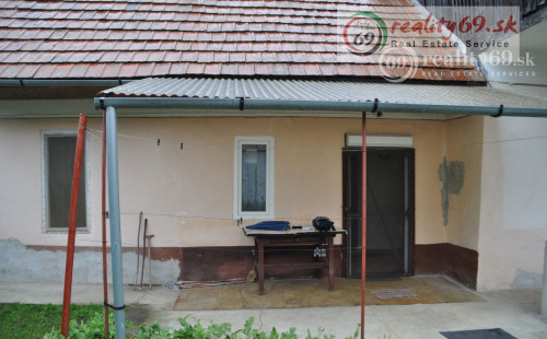 MAĎARSKO - HIDASNÉMETI  PEKNÝ 3 IZBOVÝ RD SO ZÁHRADOU