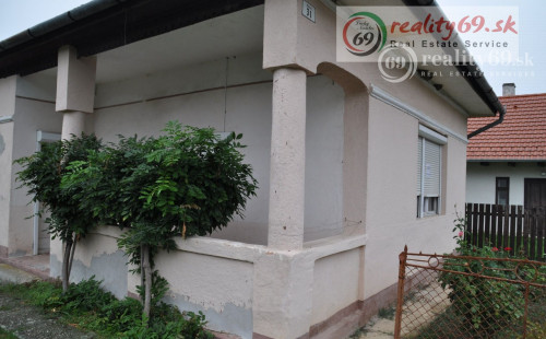 MAĎARSKO - HIDASNÉMETI  PEKNÝ 3 IZBOVÝ RD SO ZÁHRADOU