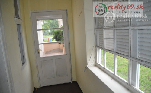 MAĎARSKO - HIDASNÉMETI  PEKNÝ 3 IZBOVÝ RD SO ZÁHRADOU