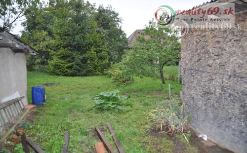 MAĎARSKO - HIDASNÉMETI  PEKNÝ 3 IZBOVÝ RD SO ZÁHRADOU