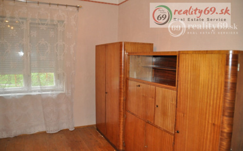 MAĎARSKO - HIDASNÉMETI  PEKNÝ 3 IZBOVÝ RD SO ZÁHRADOU