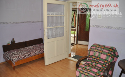 MAĎARSKO - HIDASNÉMETI  PEKNÝ 3 IZBOVÝ RD SO ZÁHRADOU