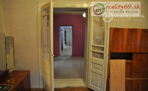 MAĎARSKO - HIDASNÉMETI  PEKNÝ 3 IZBOVÝ RD SO ZÁHRADOU