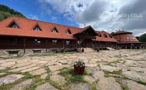 STEBNICKÁ HUTA - REKEREAČNÝ KOMPLEX SLNEČNÝ MAJER NA 22HA POZEMKU.