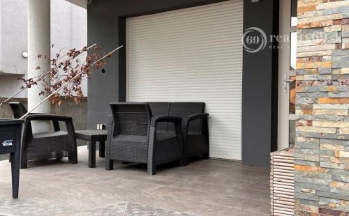 CENTRUM MESTA - FLORIÁNSKA 4 IZBOVÝ RD, ŠATNÍK, TERASA, ZÁHRADKA.