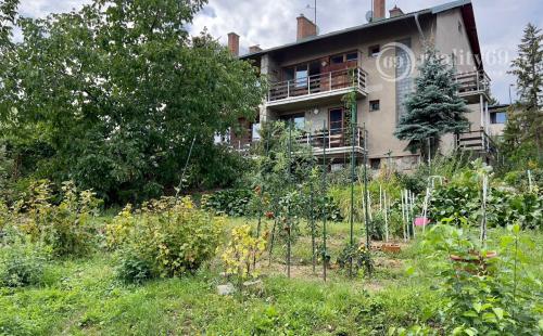 NOVÁ SUPER CENA - TOP LOKALITA -  MENGUSOVSKÁ - 5 IZBOVÝ RD 300 M2, GARÁŽ, PEKNÝ POZEMOK 636 M2.