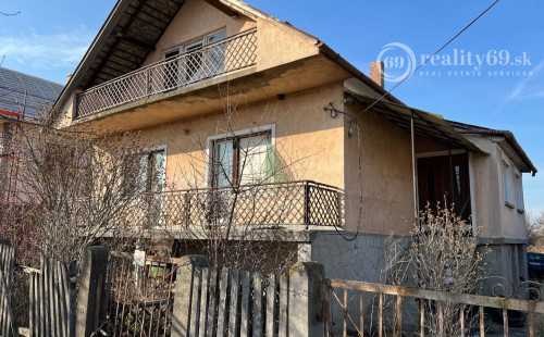 MAĎARSKO - MÉRA - 3 IZBOVÝ RODINNÝ DOM PÔVODNÝ STAV.