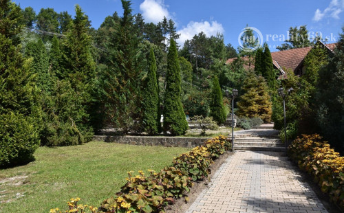 MAĎARSKO - TELKIBÁNYA  ARANYGOMBOS FOGADÓ WELNES  REŠTAURÁCIA.