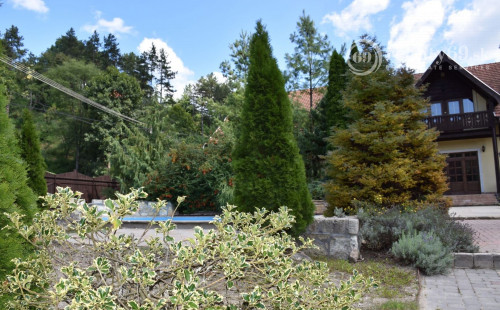 MAĎARSKO - TELKIBÁNYA  ARANYGOMBOS FOGADÓ WELNES  REŠTAURÁCIA.