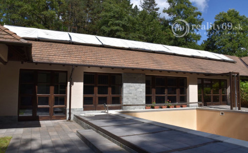 MAĎARSKO - TELKIBÁNYA  ARANYGOMBOS FOGADÓ WELNES  REŠTAURÁCIA.