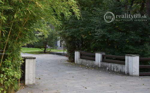 MAĎARSKO - TELKIBÁNYA  ARANYGOMBOS FOGADÓ WELNES  REŠTAURÁCIA.