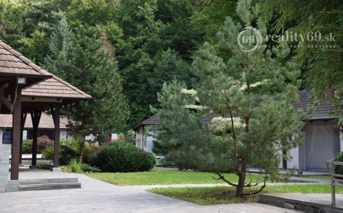 MAĎARSKO - TELKIBÁNYA  ARANYGOMBOS FOGADÓ WELNES  REŠTAURÁCIA.