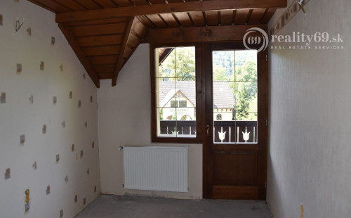 MAĎARSKO - TELKIBÁNYA  ARANYGOMBOS FOGADÓ WELNES  REŠTAURÁCIA.