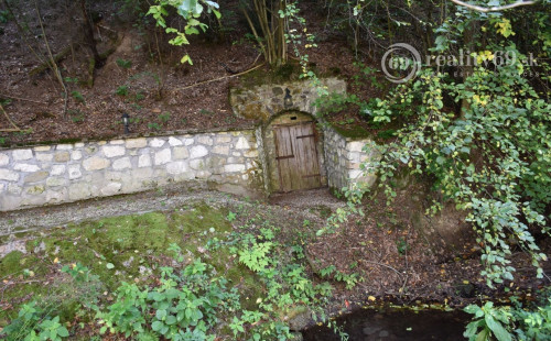 MAĎARSKO - TELKIBÁNYA  ARANYGOMBOS FOGADÓ WELNES  REŠTAURÁCIA.