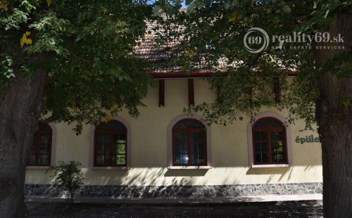 MAĎARSKO - TELKIBÁNYA  ARANYGOMBOS FOGADÓ WELNES  REŠTAURÁCIA.