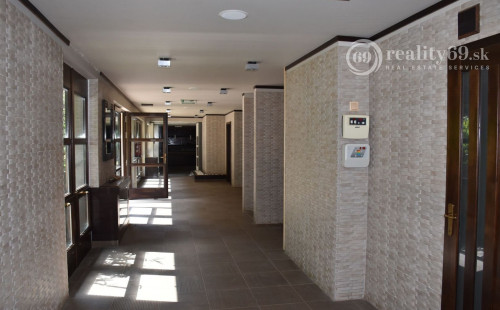 MAĎARSKO - TELKIBÁNYA  ARANYGOMBOS FOGADÓ WELNES  REŠTAURÁCIA.