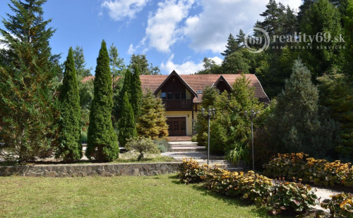 MAĎARSKO - TELKIBÁNYA  ARANYGOMBOS FOGADÓ WELNES  REŠTAURÁCIA.