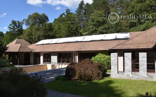 MAĎARSKO - TELKIBÁNYA  ARANYGOMBOS FOGADÓ WELNES  REŠTAURÁCIA.