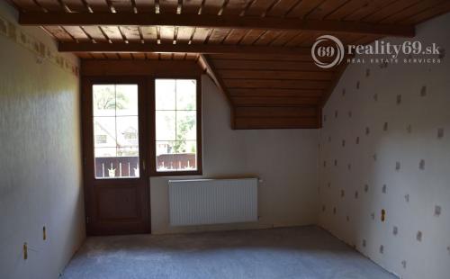 MAĎARSKO - TELKIBÁNYA  ARANYGOMBOS FOGADÓ WELNES  REŠTAURÁCIA.