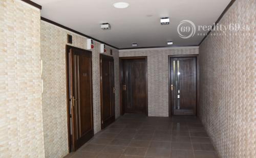 MAĎARSKO - TELKIBÁNYA  ARANYGOMBOS FOGADÓ WELNES  REŠTAURÁCIA.