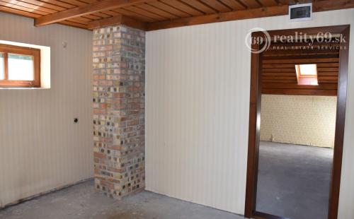 MAĎARSKO - TELKIBÁNYA  ARANYGOMBOS FOGADÓ WELNES  REŠTAURÁCIA.